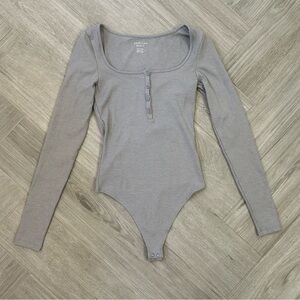 American Eagle Gray Ribbed Henley Long Sleeve Bodysuit XS